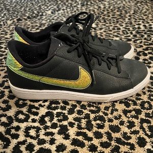 Nike iridescent sneakers 6.5